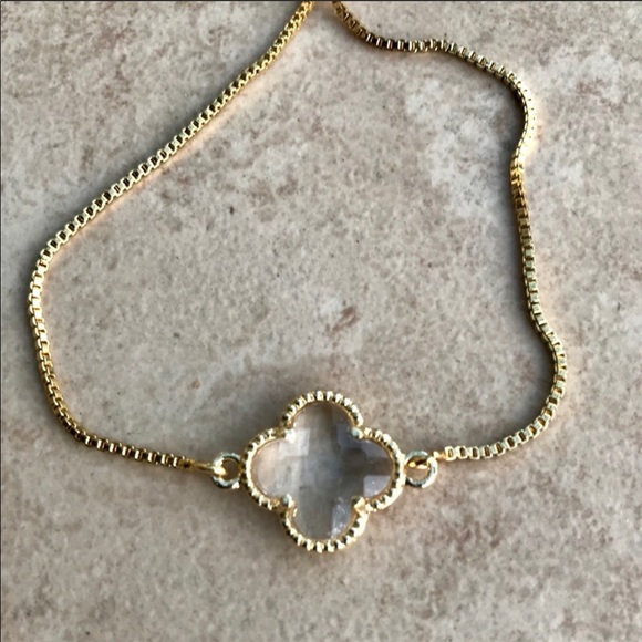 Jewelry - 🎉HP🎉Dainty clover adjustable bracelet